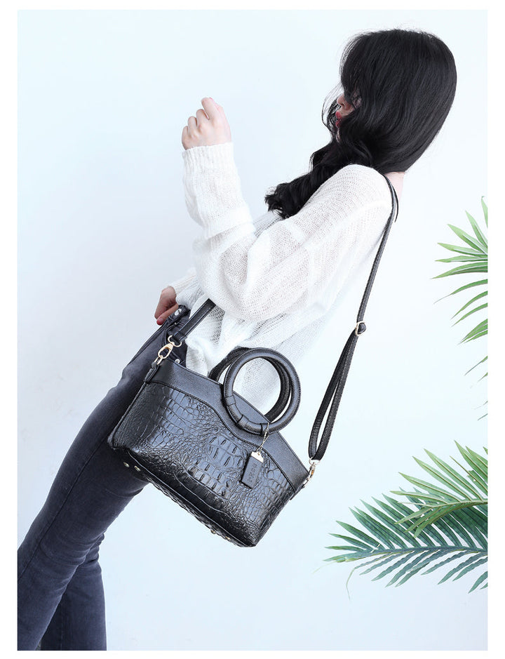 Harriet - Elegant handbag with crocodile embossing